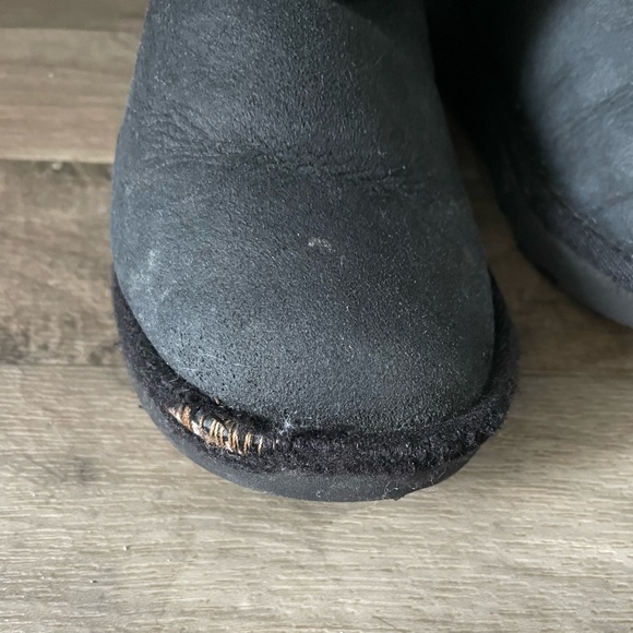 Girl’s Toddler Bailey Bow Black UGG Boots - Picture 6 of 11